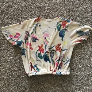 Floral top with elastic at hem